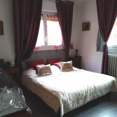 Bed & Breakfast Havre De Paix Au Bords De L'eure - Divers Hebergements-2 Ch Sanitaires Commmun- Garennes-sur-Eure