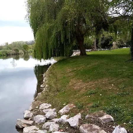 Havre De Paix Au Bords De L'eure - Divers Hebergements-2 Ch Sanitaires Commmun- Bed & Breakfast