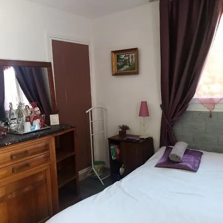 Havre De Paix Au Bords De L'eure - Divers Hebergements-2 Ch Sanitaires Commmun- Bed & Breakfast *