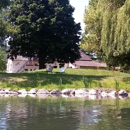 Couette-café Havre De Paix Au Bord De L'eure-chambres D'hôtes-petit Mansardé-logements Insolites