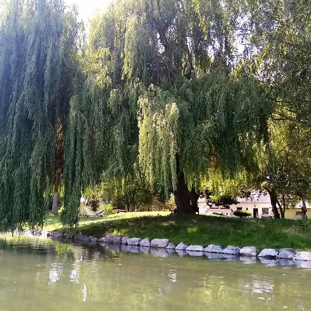 Havre De Paix Au Bords De L'eure - Divers Hebergements-2 Ch Sanitaires Commmun- Bed & Breakfast *