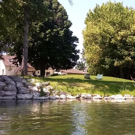 Couette-café Havre De Paix Au Bord De L'eure-chambres D'hôtes-petit Mansardé-logements Insolites Garennes-sur-Eure