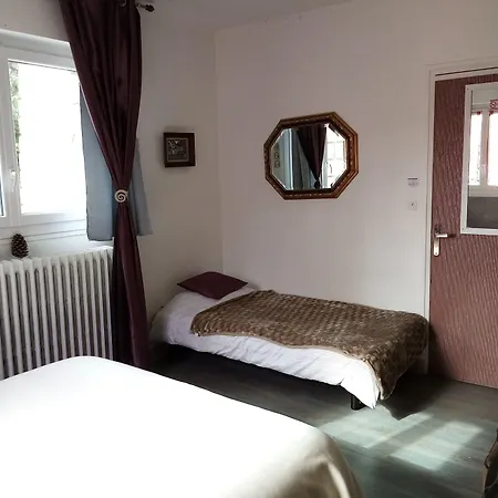Havre De Paix Au Bords De L'eure - Divers Hebergements-2 Ch Sanitaires Commmun- Bed & Breakfast