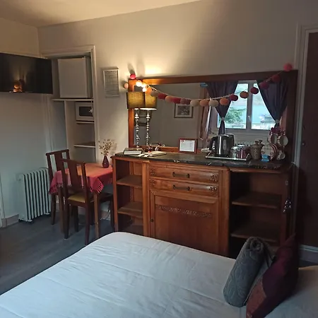 Havre De Paix Au Bords De L'eure - Divers Hebergements-2 Ch Sanitaires Commmun- Bed & Breakfast *